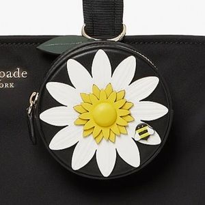 Kate Spade ♠️ buzz daisy 3d coin purse